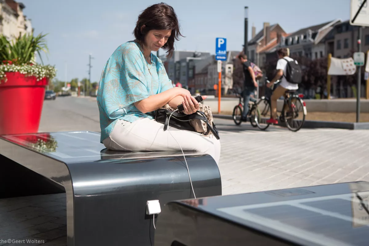 Panache (Straat)Meubilair Mobilier Urbain Zitbank Banc Sit & Surf Solar bench Inframarks Project Dendermonde