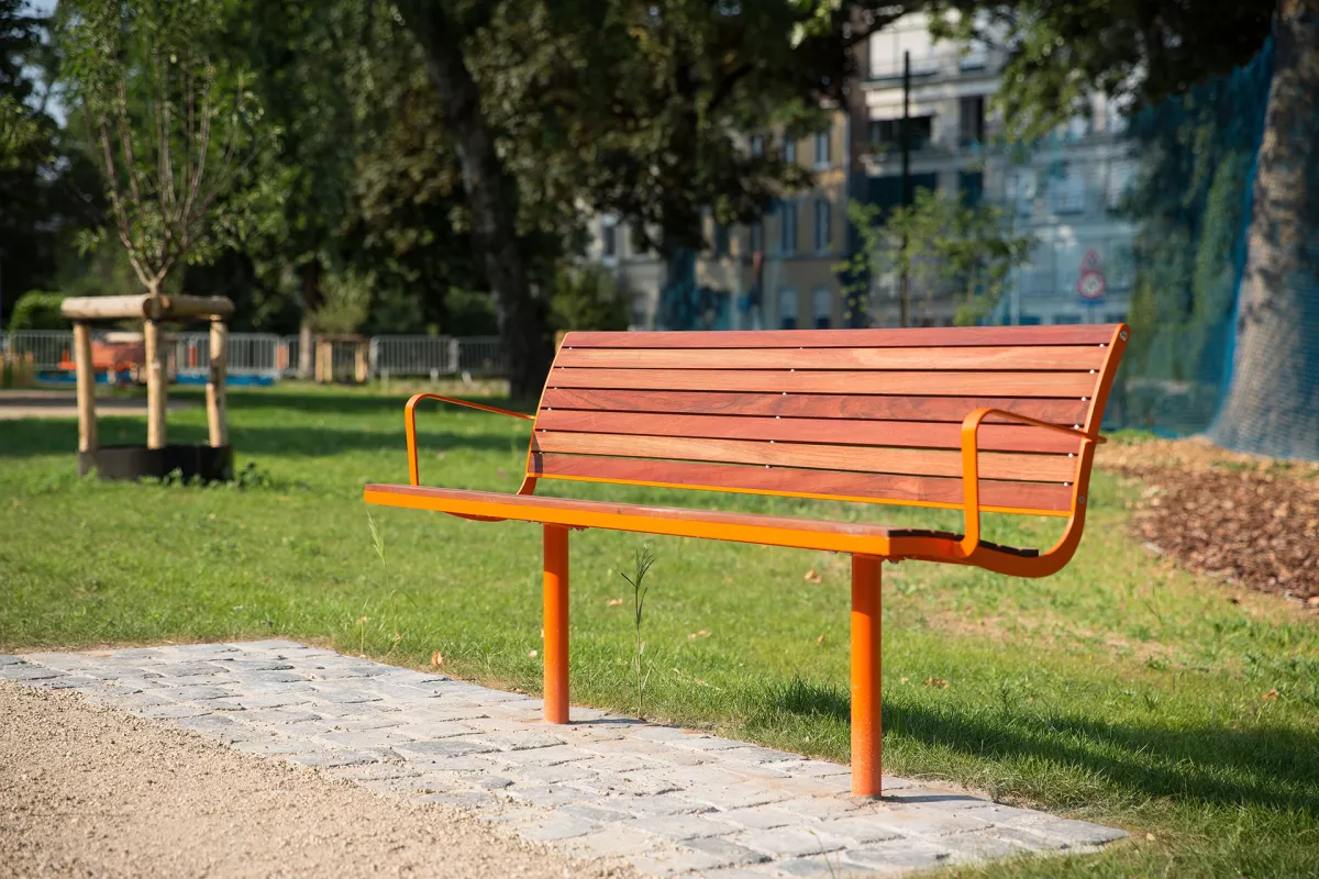 Panache Straatmeubilair Mobilier Urbain Zitbank, tafel en stoel Banc Chaise et table Parco Nola