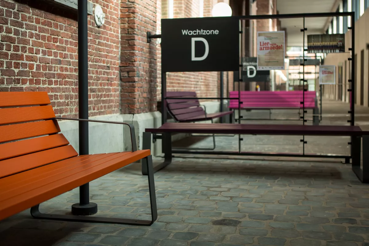 Panache Straatmeubilair Mobilier Urbain zitbank tafel banc table Mayfield©
