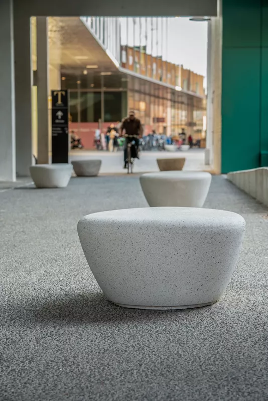 Panache Straatmeubilair Mobilier Urbain zitbank bloembak banc bac à fleurs Supercell©