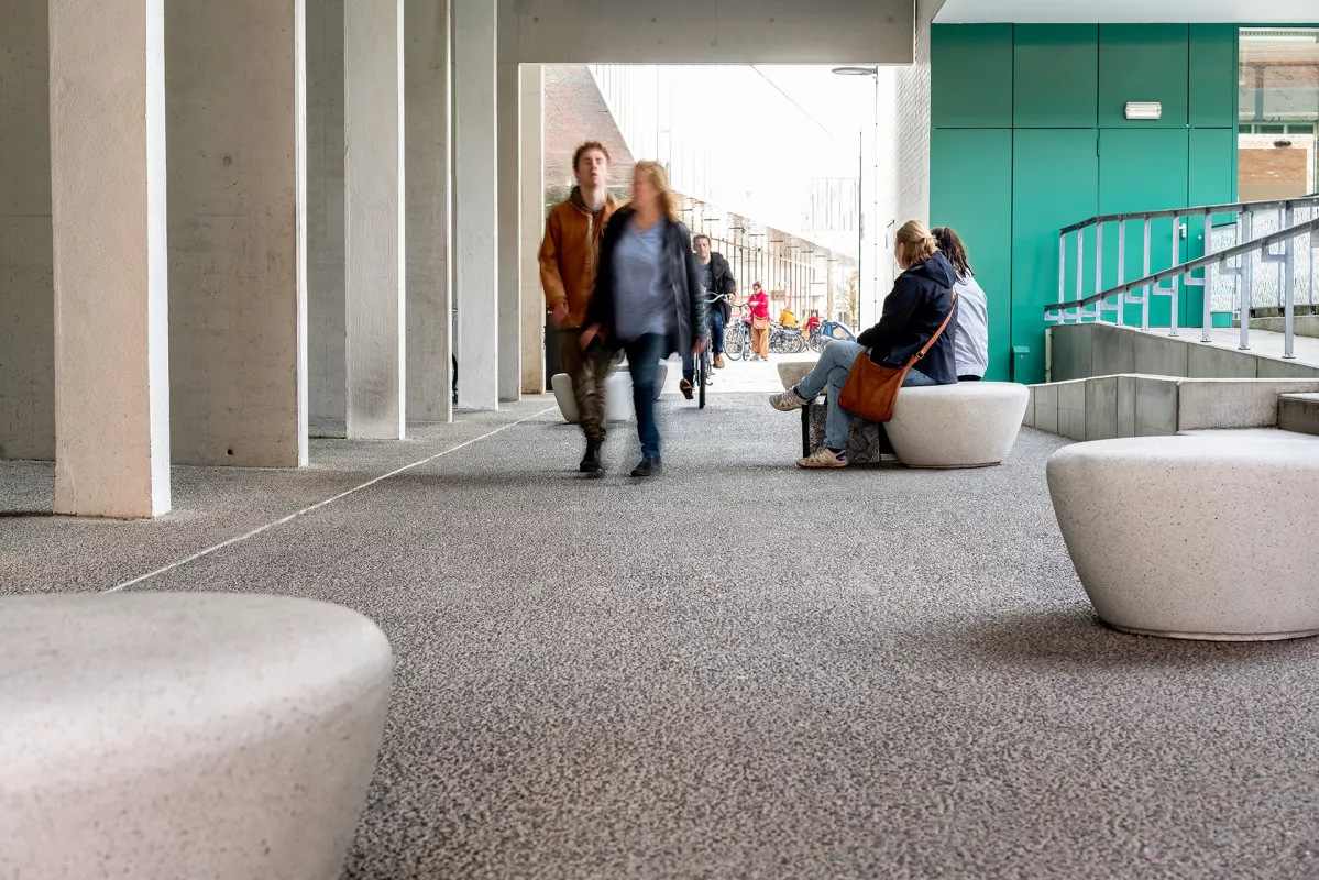 Panache Straatmeubilair Mobilier Urbain zitbank bloembak banc bac à fleurs Supercell©