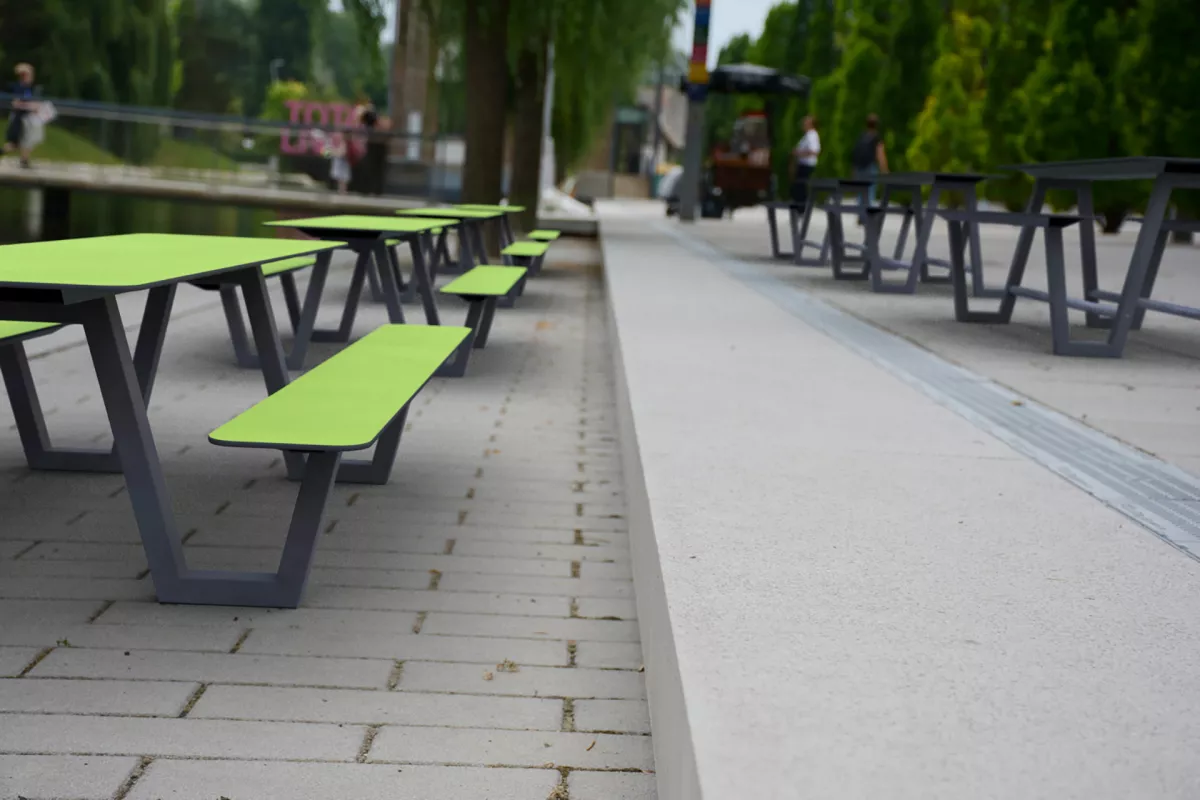 Panache Straatmeubilair Mobilier Urbain zitbank tafel banc table pique-nique Picnic HPL© of larikshout
