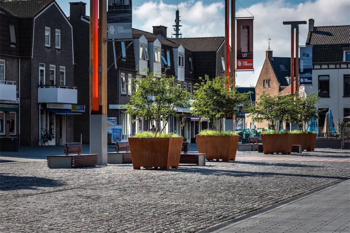Panache Straatmeubilair Mobilier Urbain POC Curved Wortelverzorgingssysteem Système d'entretien des racines