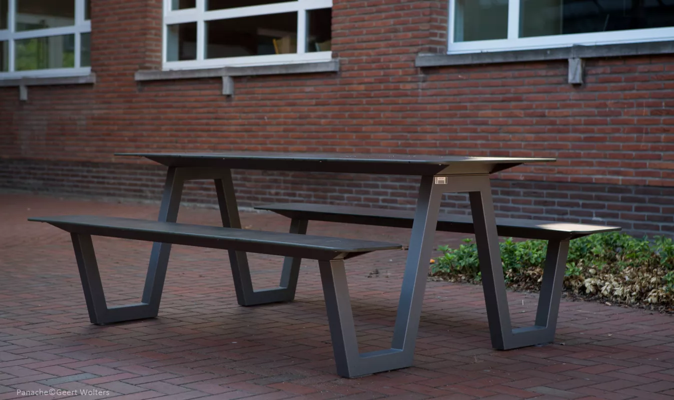 Panache Straatmeubilair Mobilier Urbain zitbank tafel banc table pique-nique Picnic HPL©of larikshout