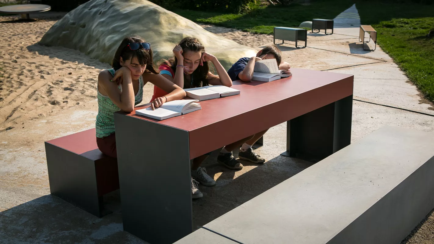 Panache Straatmeubilair Mobilier Urbain zitbank tafel banc table Passeparout Concrete©