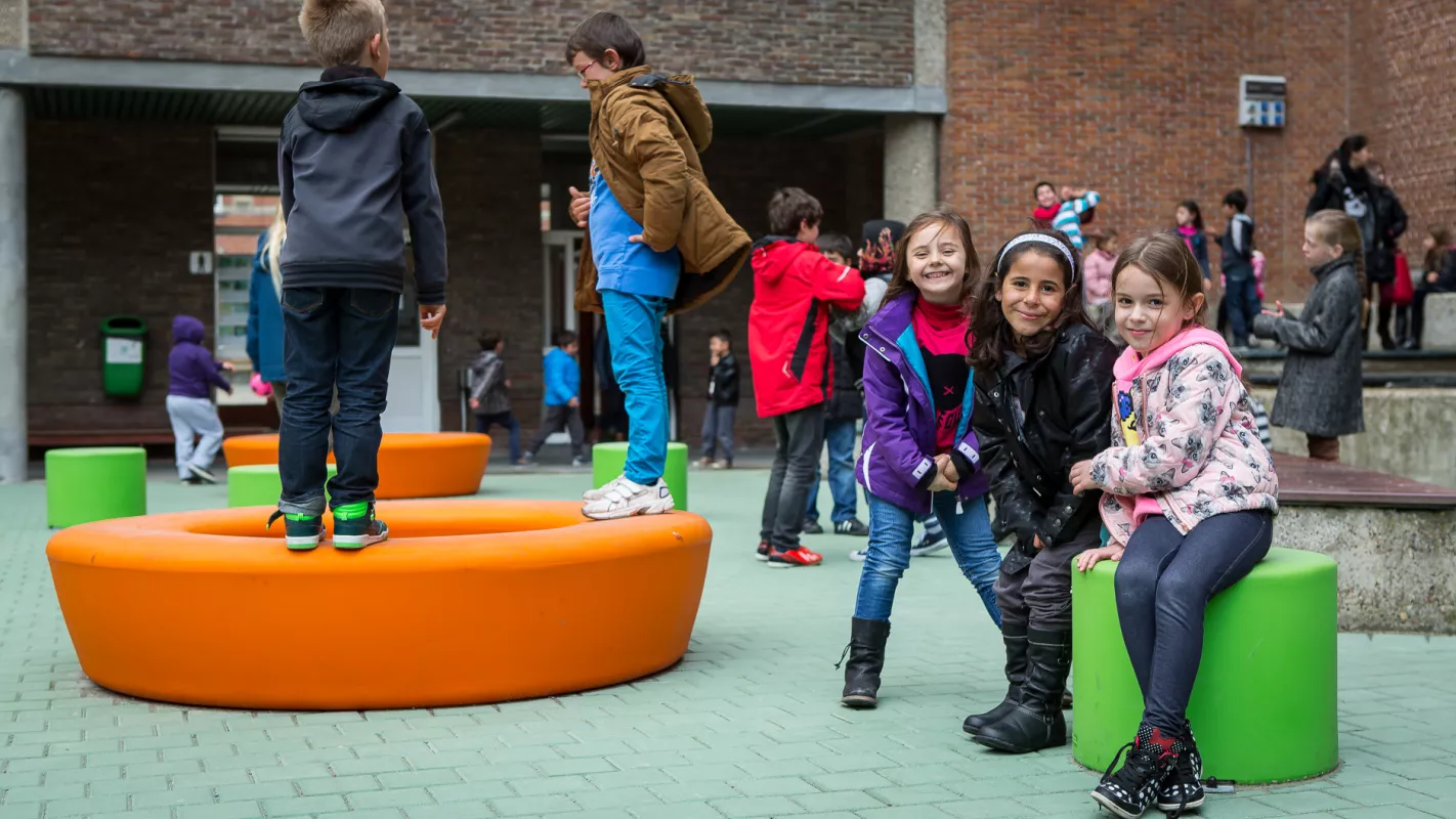 St.-Hiëronymusschool sint-niklaas Panache Straatmeubilair Mobilier Urbain zitbank banc Loop©