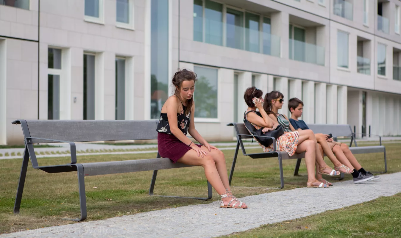 Panache Straatmeubilair Mobilier Urbain zitbank tafel banc table La Superfine©