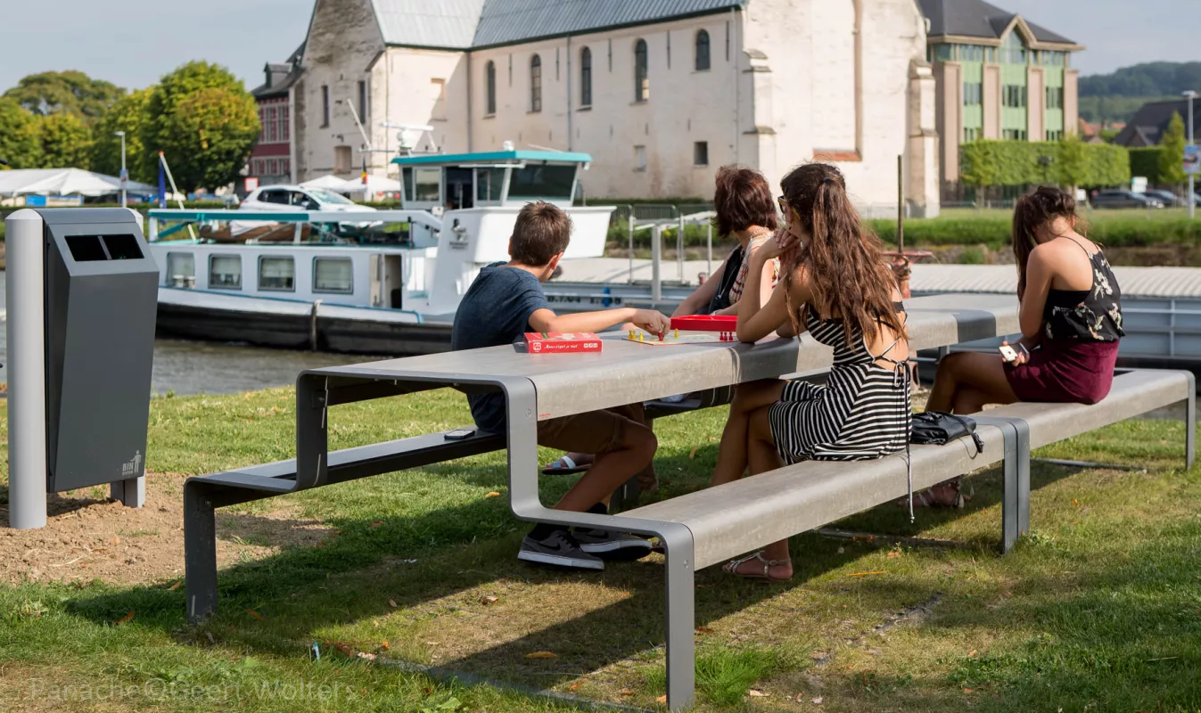 Panache Straatmeubilair Mobilier Urbain picknicktafel table de picknick Outline©Jan van Pameleplein Oudenaarde