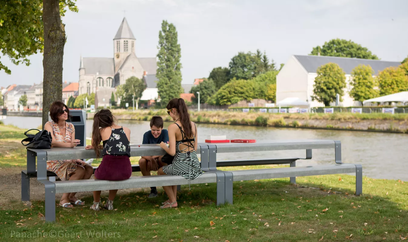 Panache Straatmeubilair Mobilier Urbain picknicktafel table de picknick Outline©Jan van Pameleplein Oudenaarde