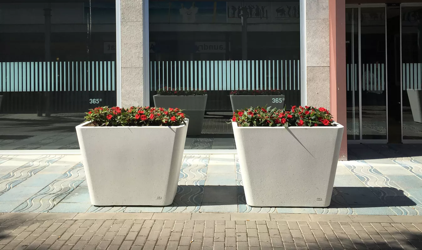 Panache Straatmeubilair Mobilier Urbain bloembak bac à fleurs L-planter©