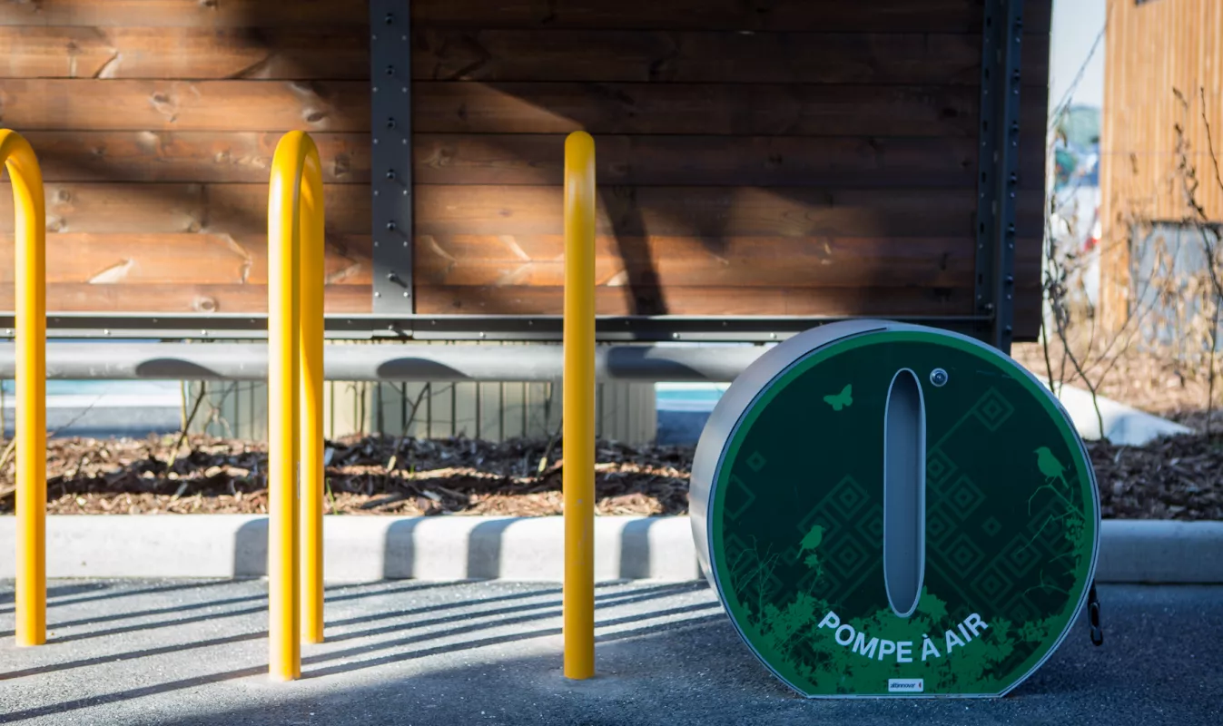 Panache Straatmeubilair Mobilier Urbain Nola Revet© fietsenstalling abris vélos