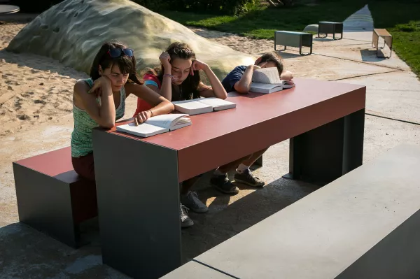 Panache Straatmeubilair Mobilier Urbain zitbank tafel banc table Passeparout Concrete©